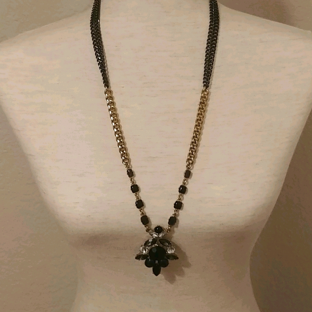 GORGEOUS Banana Rebublic Rhinestone Necklace